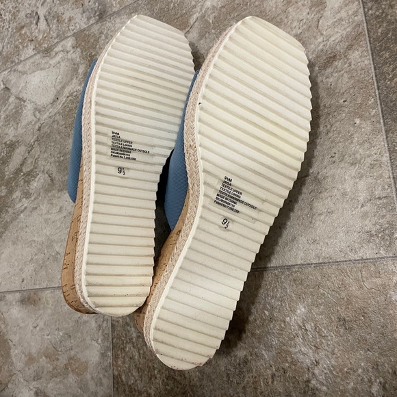 SM New York Platform Wedge Sandals - Picture 4 of 4